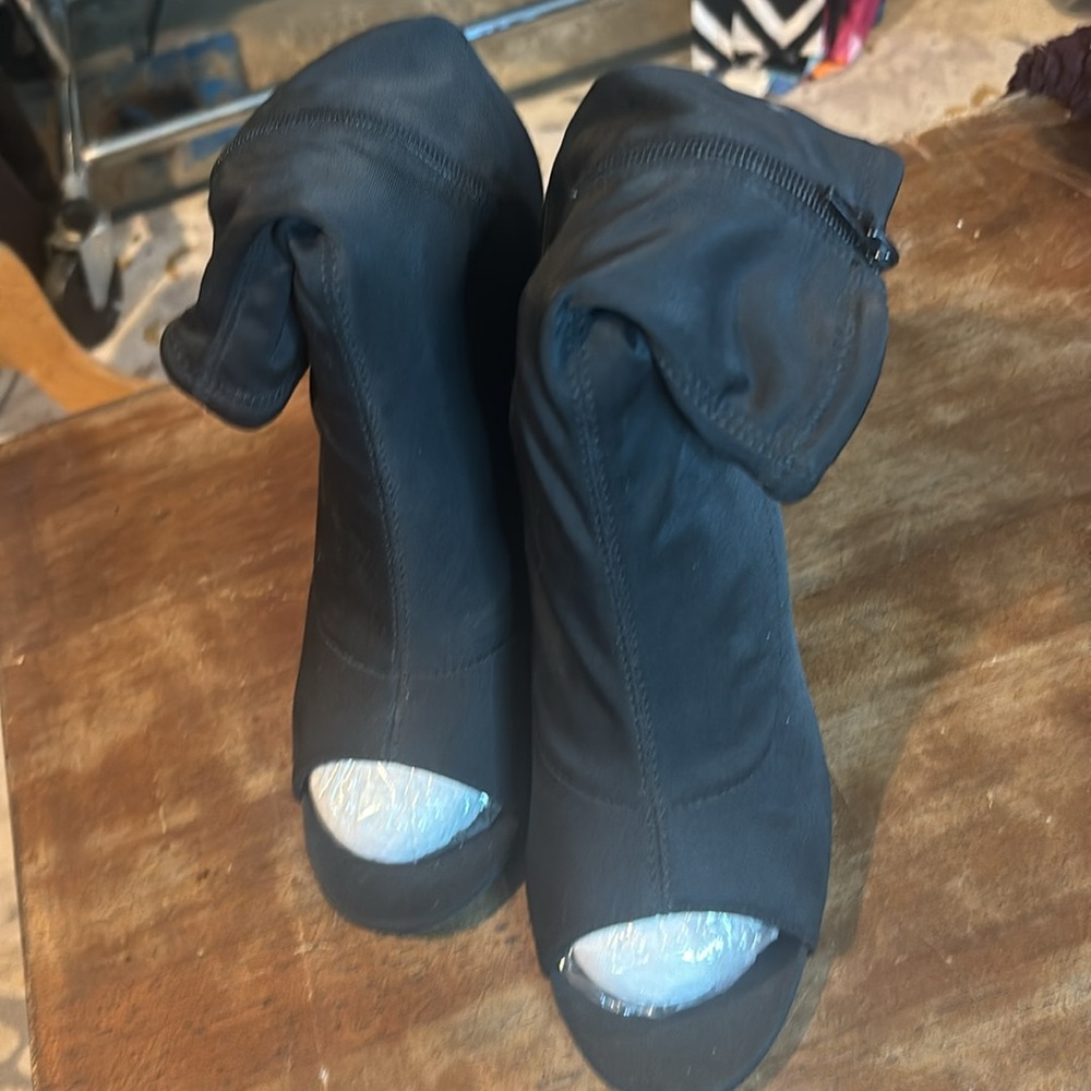 Black Boots With Heel